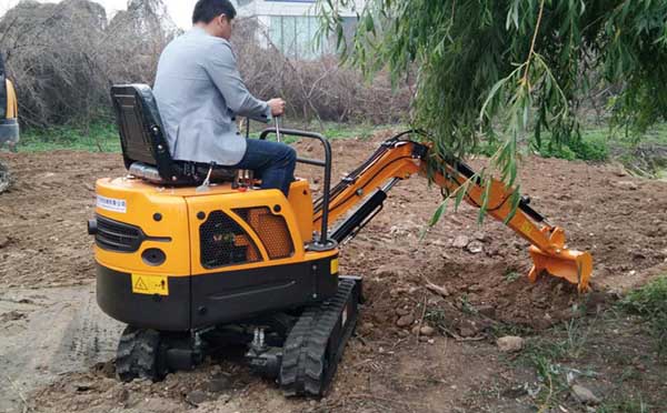 挖掘机的基础操作知识与操作步骤