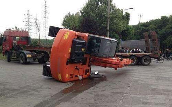 装卸车时应该注意什么才能使挖掘机运输安全