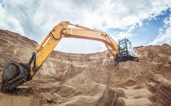 小挖掘机支重轮漏油检查排除