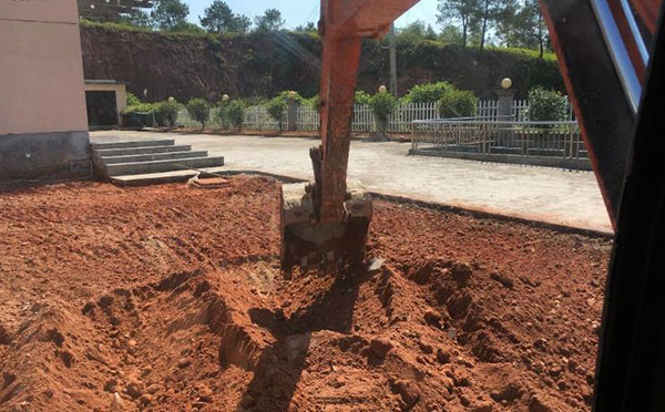 教新手六招如何对挖掘机进行找平的方法