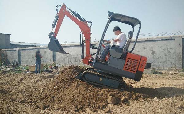 小挖机挖掘机出现跳档原因分析 应该怎么办