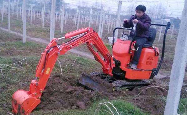 2万左右的小挖机好用吗？