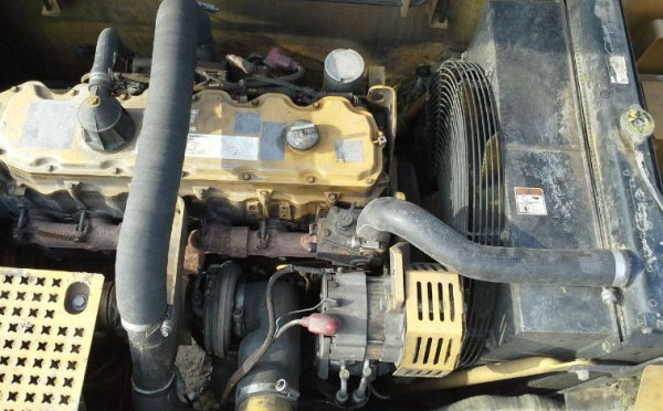 挖掘机故障分析：冷车、热车憋车都是什么原因引起的