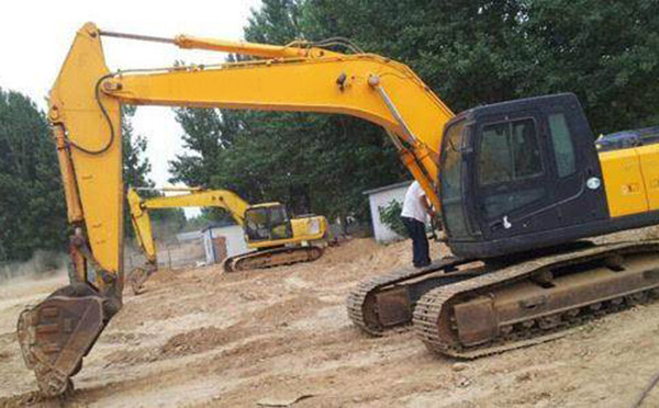 挖掘机为何做不了组合动作，两个原因告诉你