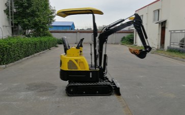 小型挖掘机启动困难、行走缓慢是由哪些故障造成的呢?