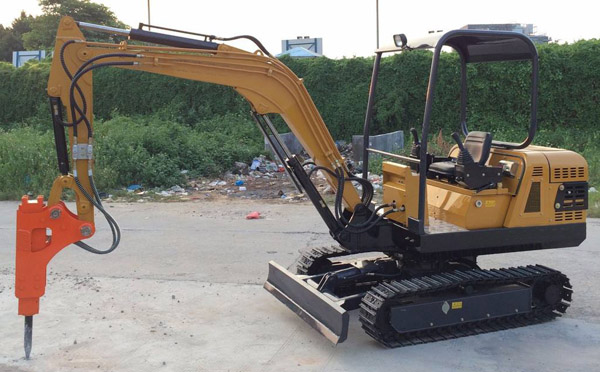 带破碎锤的小挖机