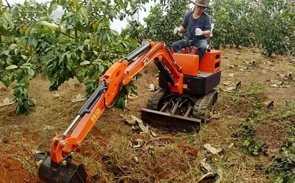 更换小挖机液压油注意哪些细节