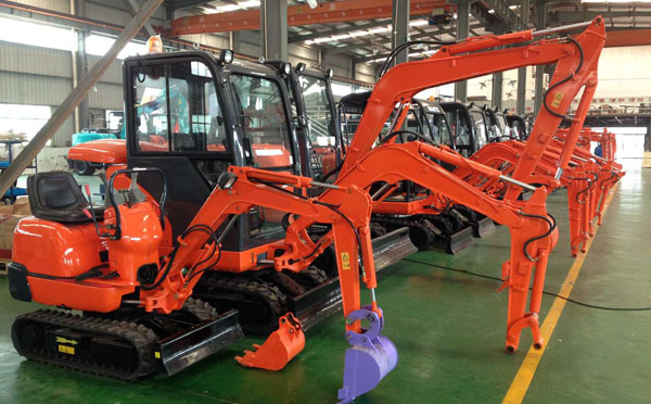 小型挖掘机怎么开最省油，开挖掘机的省油技巧