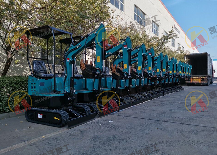 恭贺凯迪沃出口小挖机15台蓝精灵已发货